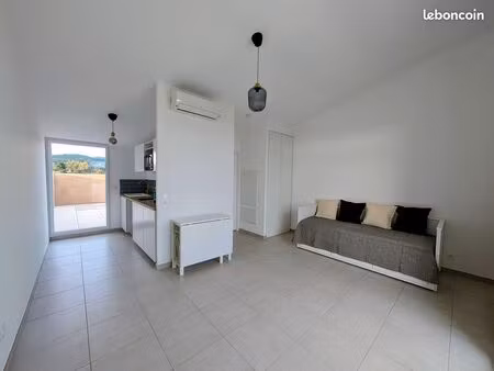 loue studio neuf à l'année