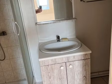 studio 2 minutes a pieds de la gare de le meux