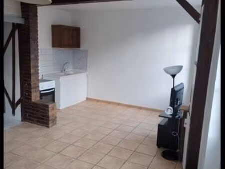 43 m2 libre de suite proche centre ville et commodités