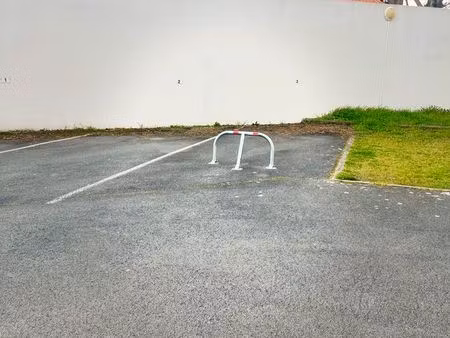 place de parking - la rochelle cimetière st éloi
