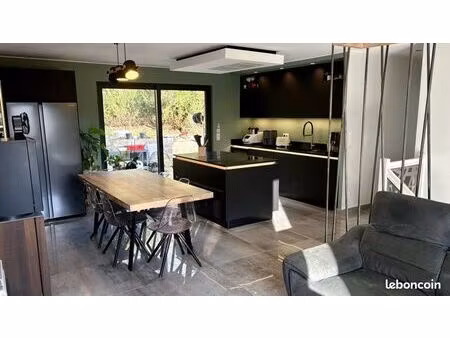 maison 5 pièces rénovée avec matériaux de qualité