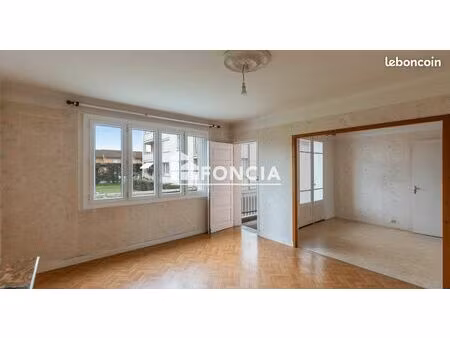 appartement t3 à fort potentiel avec parking