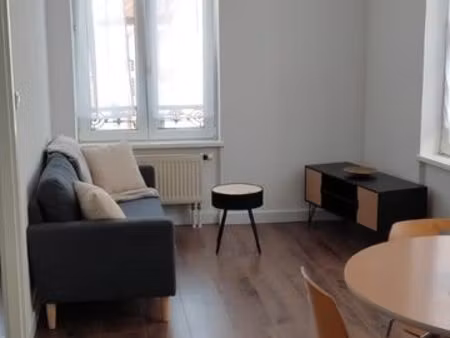 f2 lumineux – centre benfeld – parking + box