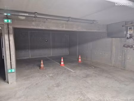 parking sécurisé 26m²