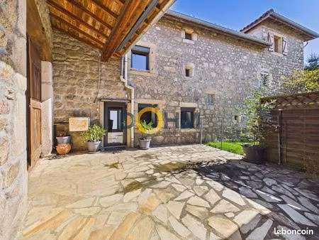 propriété 5 pièces 135 m²