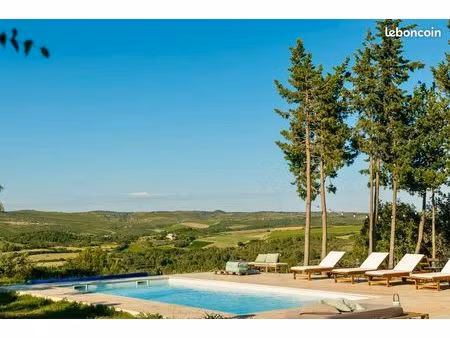 domaine avec gîtes  oliveraie et vue panoramique