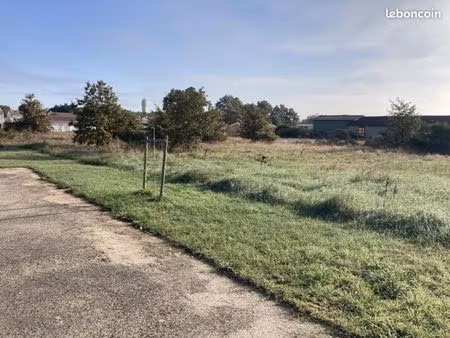 terrain 530 m² arbanats