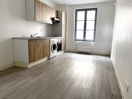 studio 1 pièce 28 m²