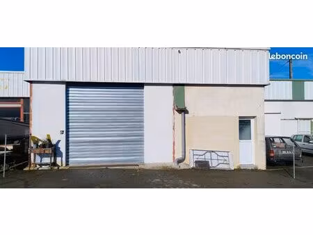 labo avec bureau et parking