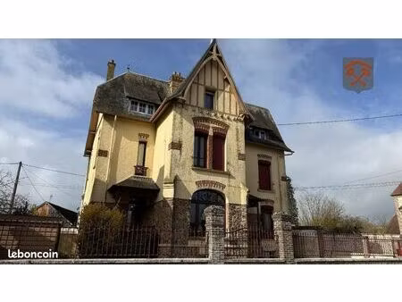 maison 9 pièces 140 m²