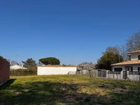 terrain 580 m² parempuyre