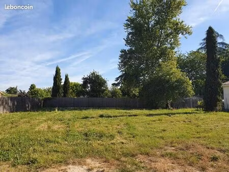 terrain 675 m² saint caprais de bordeaux