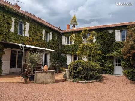 très beau corps de ferme rénové à 15mns de roanne