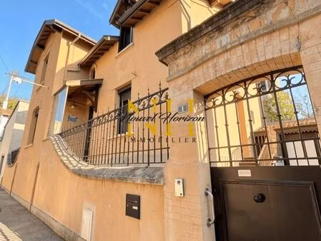 maison de ville 6 pièces 155 m²