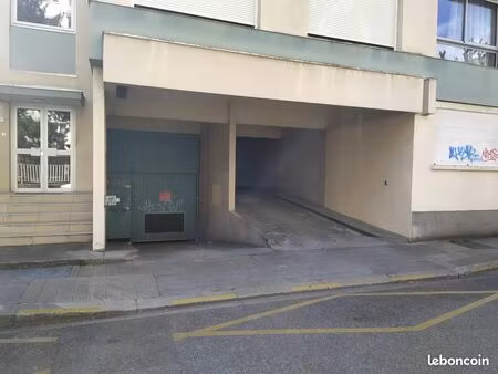 garage-box 16m² grenoble aigle