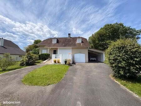 maison . 6 pièces . 145m²