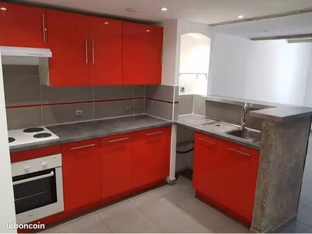 appartement t2-50m2 centre trans en provence 620euros