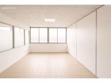 bureaux 200 m² six fours les plages