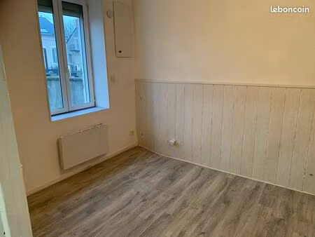 apparemment f2 rdc avec jardinet devant