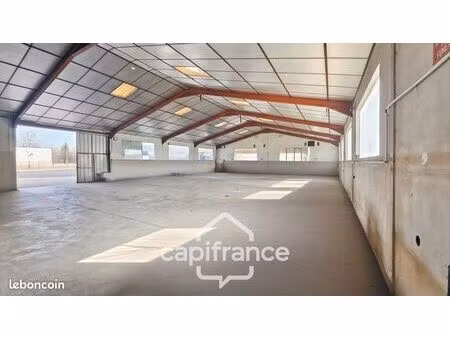 local industriel 407 m²