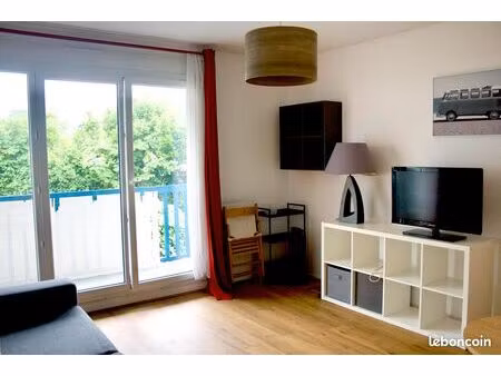 studio meublé avec emplacement de parking à bayonne. location à l’année