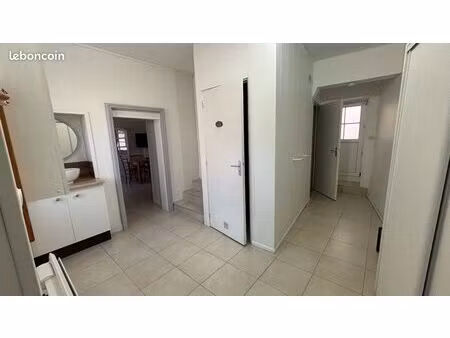 loue meublé  49 m²