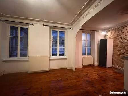 t4 87m2  centre  1er étage  entre bosquet et st cricq  disponible