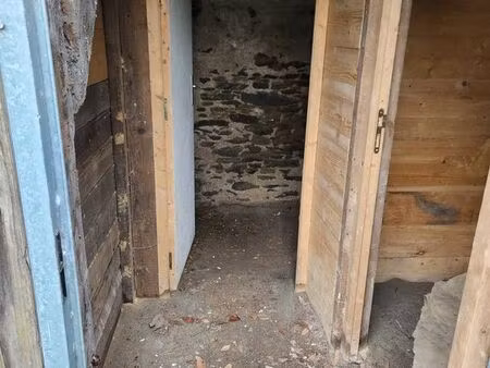 box  cave  ou pièces de rangement extérieure