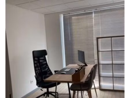 local moderne  lumineux et très bien situé