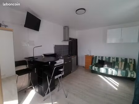 studio 20m2 440 charges comprises