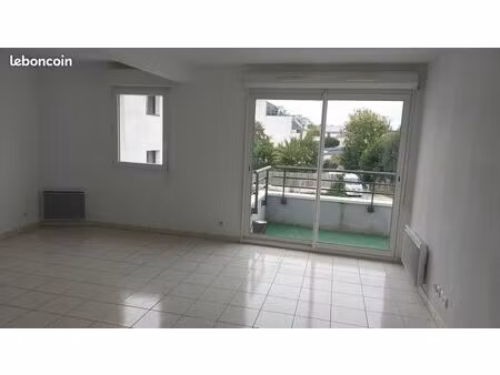 vannes est - t3 lumineux avec balcon et double stationnement intérieur