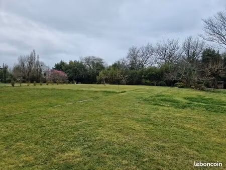 terrain 1 095 m² montussan