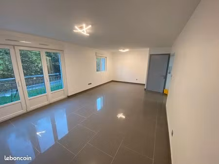 grand f3 avec balcon