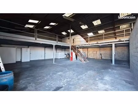 hangar  entrepôts  local industriel  dépôt
