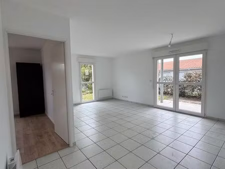 à louer - t3 de 67 m² avec grand jardin - refait à neuf - centre ville