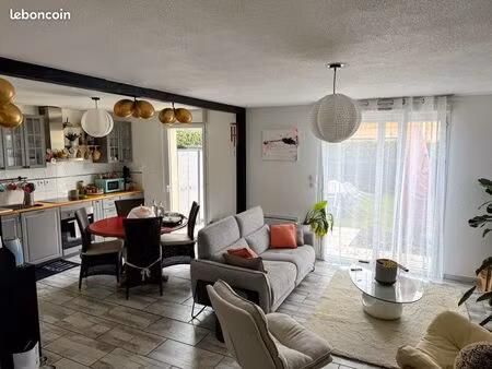 maison meublée 90 m² – 3 chambres – jardin – proche grand mail