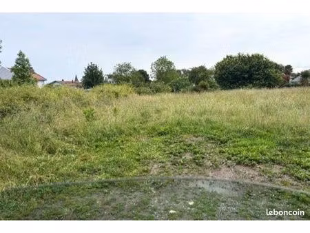 terrain constructible et viabilisé 900 m2 horgues (65)