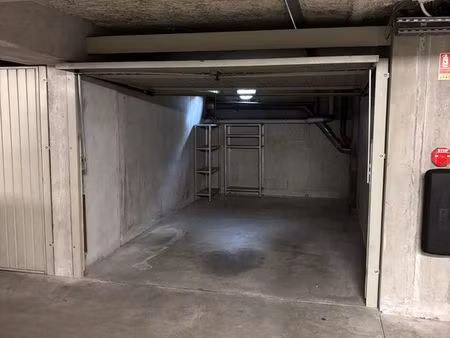 garage fermé / box à vendre – rue des salicornes  nantes