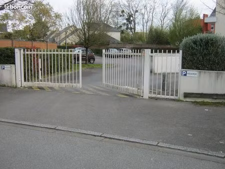 9.900 parking  orvault 44700