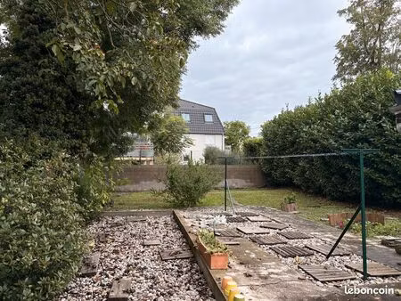 maison f5 de 90 m2 rénovée située dans une impasse