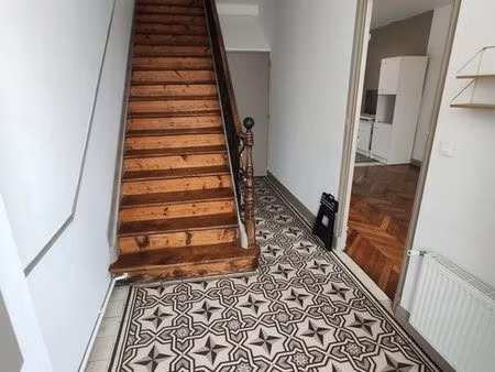 maison de ville 5 pièces entièrement rénovée avec terrasse  cour et garage