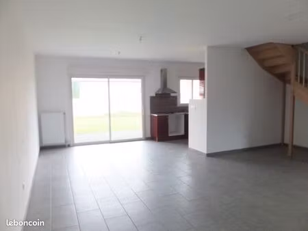 jolie maison f4 st andré le puy avec garage et jardin