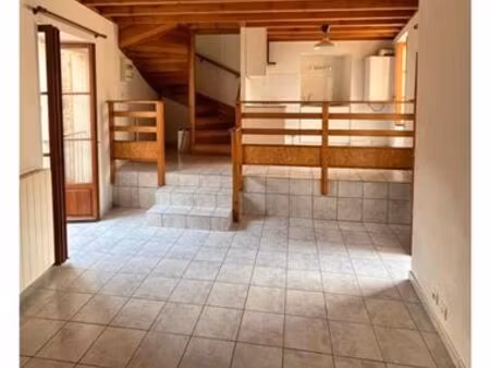 ? maison de bourg à louer