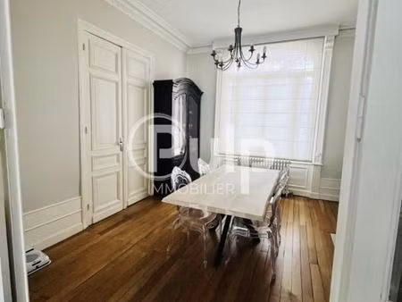 maison 7 pièces 208 m²