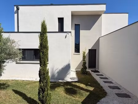 villa contemporaine avec piscine – prestations haut de gamme bien rare – 205 m² – aubière