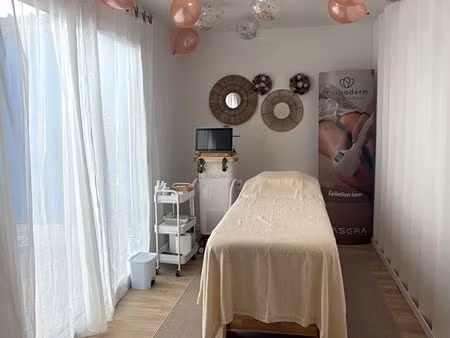 loue local 50m2 dont 12m2 bureau