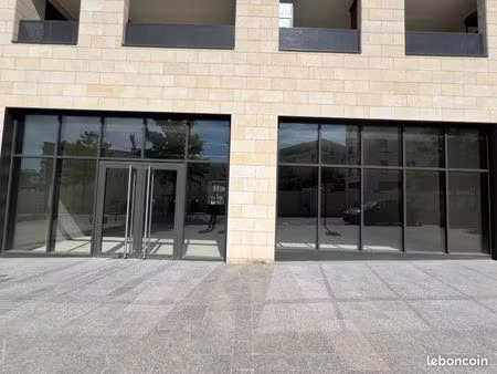 local commercial 151 m²