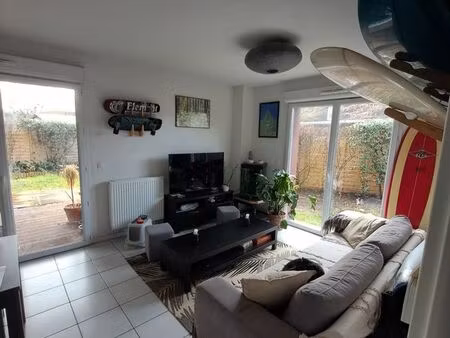 appartement 3 pièces 61 m2  jardin 220m2  2 places de parking avec une borne électrique 3 