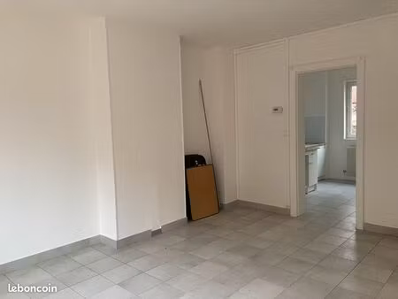 t2 50 m² lumineux – centre-ville saint-omer – refait à neuf