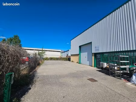 entrepot gemenos 250m2